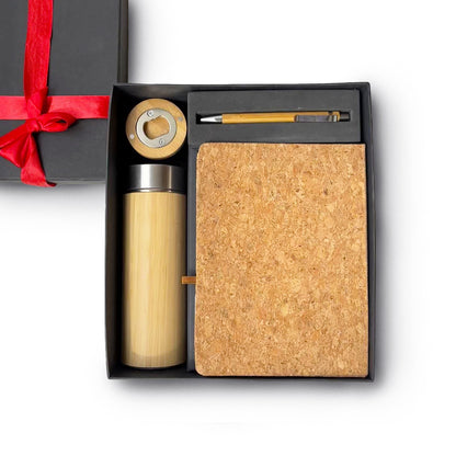 Sustainable business gift set with bamboo accessories